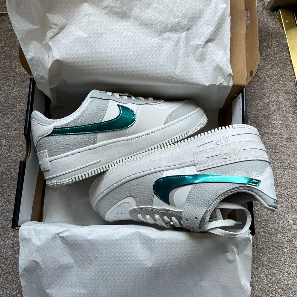 Nike Air Force 1 Shadow Summit White/Grey Fog/Bright Spruce DR7856-100